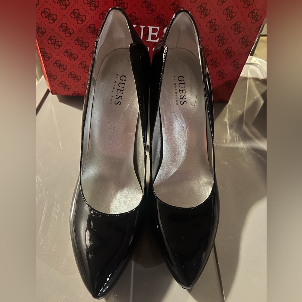 Guess WG Shawna patent heels